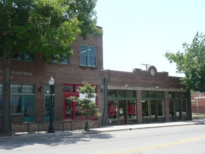 713-715 Magnolia 2011
