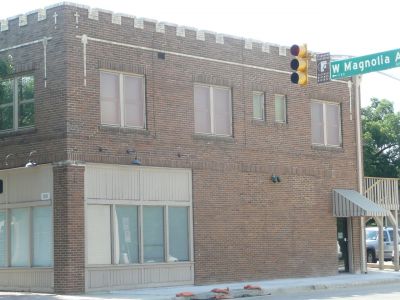 1121 Magnolia side 2011
