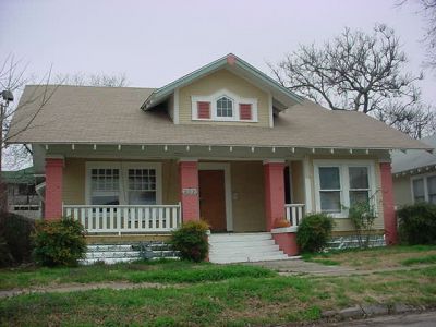 1315 Henderson 2003
