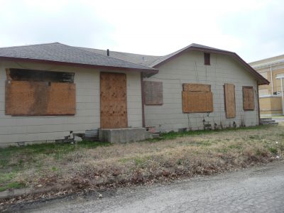 1401 Alston side 2011 02
Boarded and abandoned.
