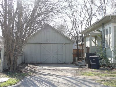 1401 Henderson garage 2009

