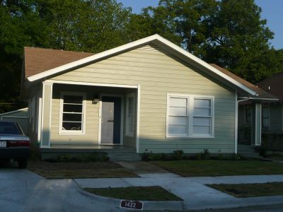 1422 Henderson 2011
Remodeled by Ronnie Mosley
