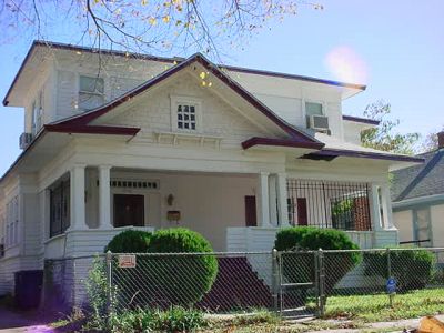 1423 Henderson 2003
Restoration begun by Jerry Hawkins
and Robert Bull
