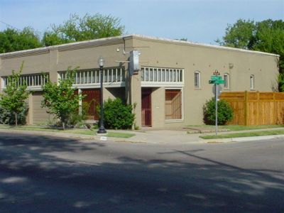 1450 Allen 2002
The building was restored by Carol Pankratz to a loft-type single family dwelling with original tin ceilings and walk-in wood cooler.
  
