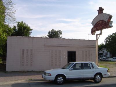 1469 Magnolia 2005
Once home to a drive-in restaurant
Last tenant was a bar "with dancing"
