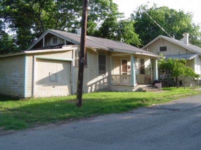 1501 Fairmount garageapt 2005
