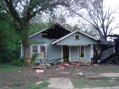 1604 Lipscomb 2006 March
Severely damaged by fire spread by high winds from 1600 Lipscomb
