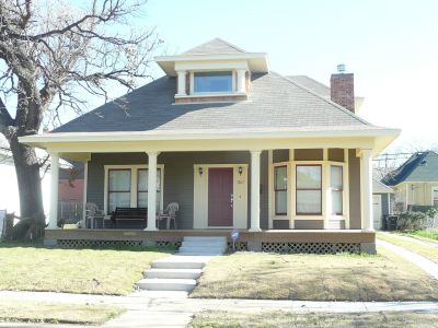 1607 Alston 2012
Built by Glen Mace Homes 

