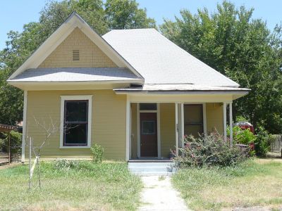 1609 Henderson 2011
