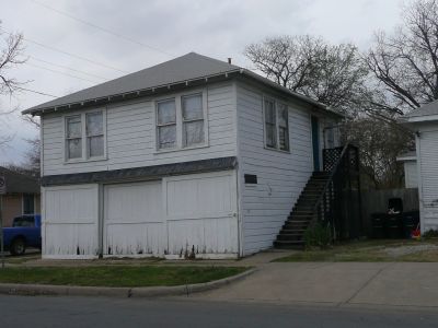 1626 College garage apt 2010
