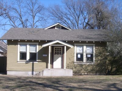 1629 Henderson 2010
