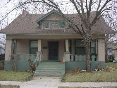 1641 Adams 2002
