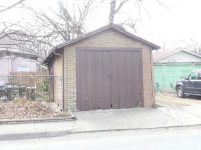 1700 College garage 2009
