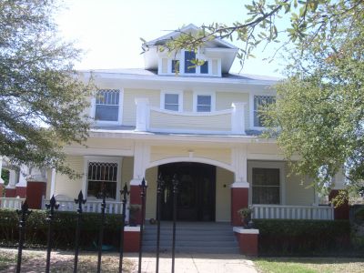 1714 Henderson 2010
