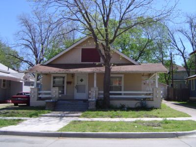 1715 College 2005 April
