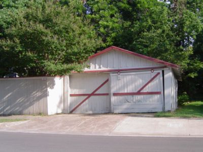 1900 Fairmount garage 2005
