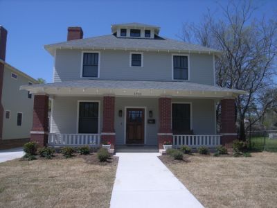 1916 College 2010
Built by Joe Frank Homes
