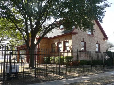 2200 Hemphill 2009
Carriage house 
