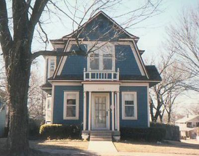 2200 Lipscomb 1995
Painted blue since its relocation, has always been known as the "Smurff House"
