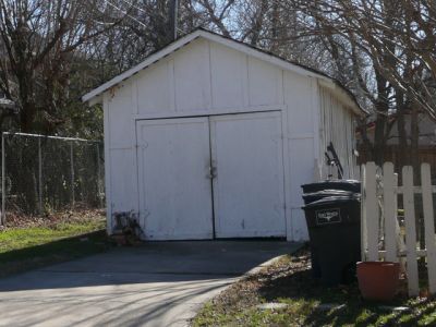 2201 College garage 2009
