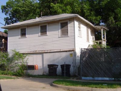 2201 Washington garage 2005
