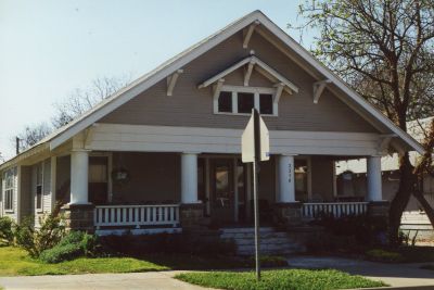 2250 College 2000
Restoration by Rose Lynn Scott
Returned to single family from duplex
