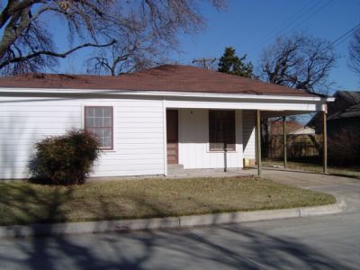 2263 Fairmount garage apt 2003
