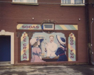 1000 Magnolia mural west side 2000
Mural painted for Jerry Van Dyke's 
Soda Shoppe by John David Templin

