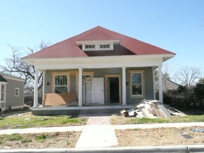 1316 Lake 2013 February
Change from duplex back to single family begins
