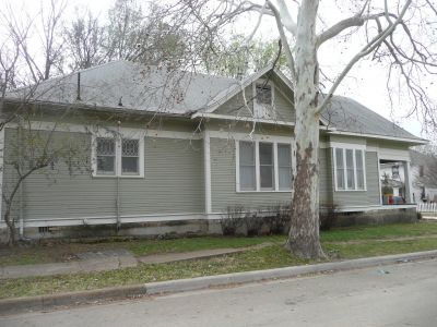 1401 Henderson side 2011
