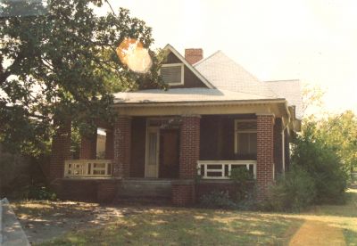 1608 Fairmount 1989
Moved in from Broadway area after the
great fire of 1909 and facade changed 
from Victorian to bunglow style
