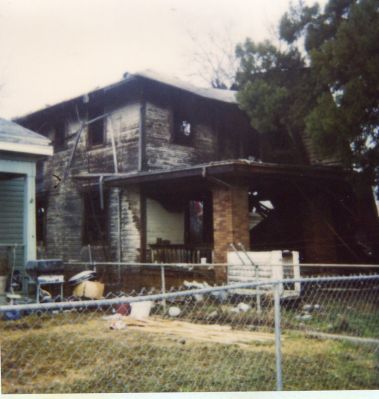 1714 Lipscomb 1996
Abandoned house severely damaged by fire
