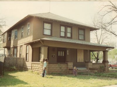 1800 6th 1992
Builder John W. Bradley sold in 1908 to James Wilford and Emma Virginia (Darnall) Wright. They owned the home for 40 years before she died in 1948.
