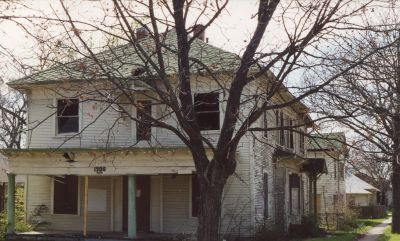 1900 5th 2000 December
Columns were stolen off the porch
