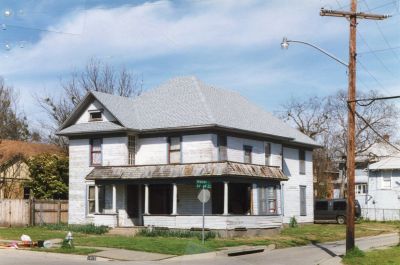 1915 College 1997
